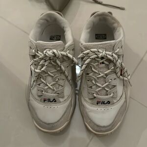 Fila women’s sneakers size 5 (fits like 5.5-6)